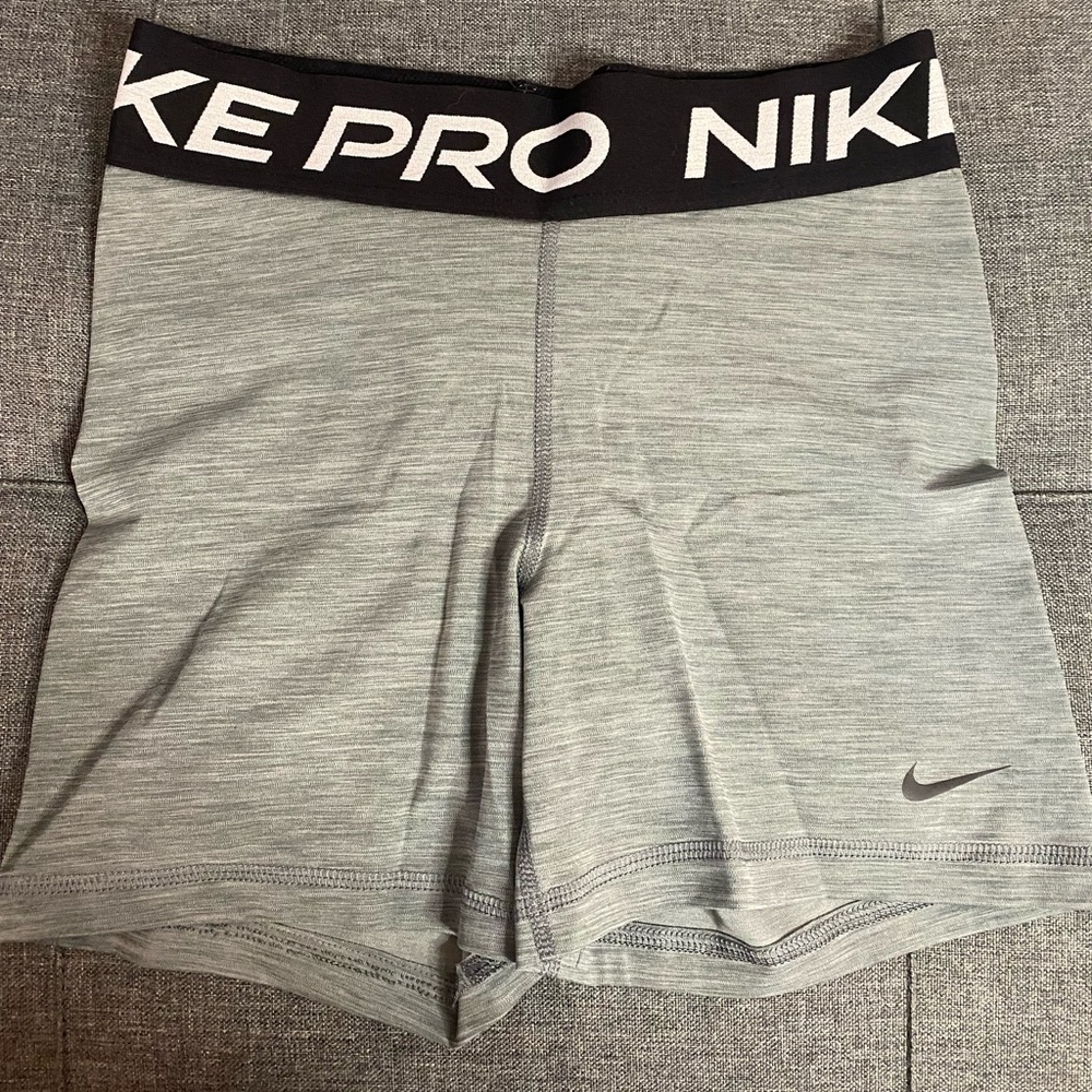Nike pro 3” shorts